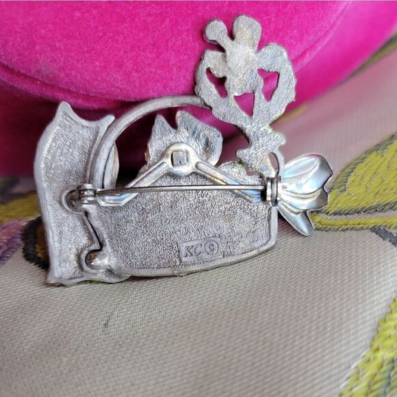 Vintage signed KC enamel cats pin - Picture 2 of 2